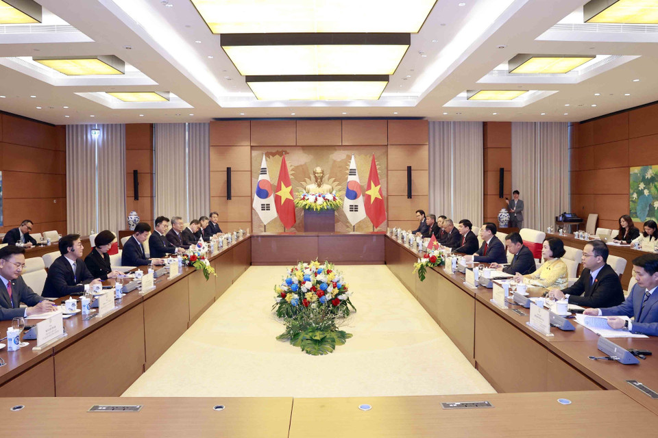 Chủ tịch Quốc hội Vương Đình Huệ hội đàm với Chủ tịch Quốc hội Hàn Quốc Kim Jin-pyo. (Ảnh: Doãn Tấn/TTXVN)