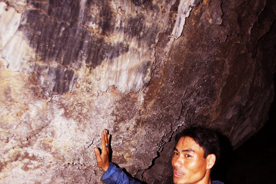 Những phiến đá được hình thành do dung nham cách nay hàng triệu năm. (Ảnh: Văn Ngoạn/TTXVN)