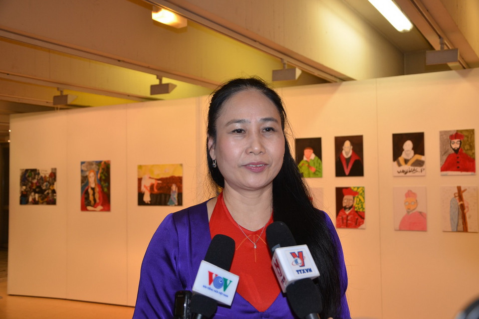 Bà Đinh Thị Lệ Thanh, Phó Chủ tịch tỉnh Nghệ An trả lời phỏng vấn TTXVN. (Ảnh: Bích Hà)