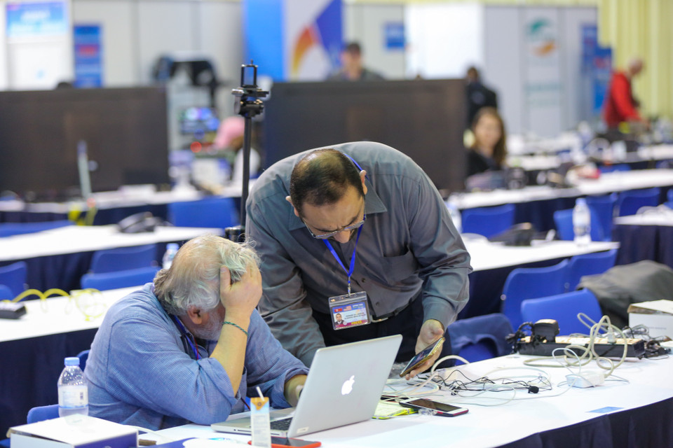 Ban tổ chức hội nghị đã tạo điều kiện rất tốt cho các phóng viên khi cung cấp đầy đủ đồ ăn thức uống, đường truyền mạng tốc độ cao. (Ảnh: Minh Sơn/Vietnam+)