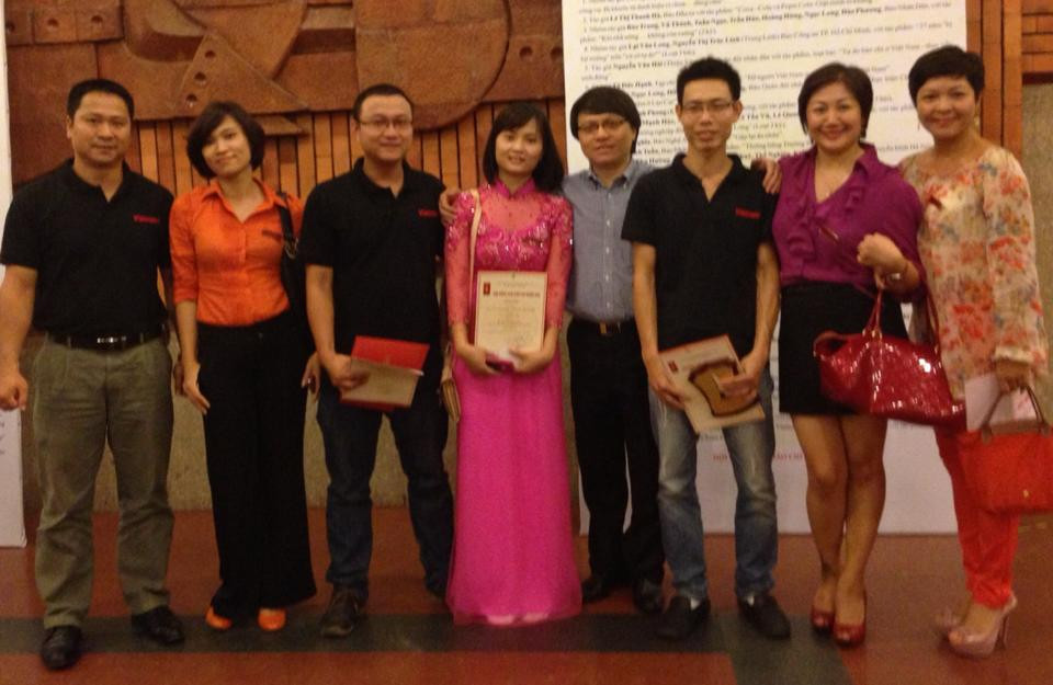 Tại Giải Báo chí Quốc gia lần thứ VII (năm 2012), Báo Điện tử VietnamPlus được xướng tên với hai tác phẩm (đều đoạt giải B hạng mục Báo Điện tử không có Giải A), gồm: Loạt bài “Tăng viện phí - Những góc nhìn đa chiều” của tác giả Cao Thùy Giang; Loạt bài “Thảm họa La Pán Tẩn - Cân quặng, mạng người” của nhóm tác giả Trần Sơn Bách - Đỗ Mạnh Hùng.