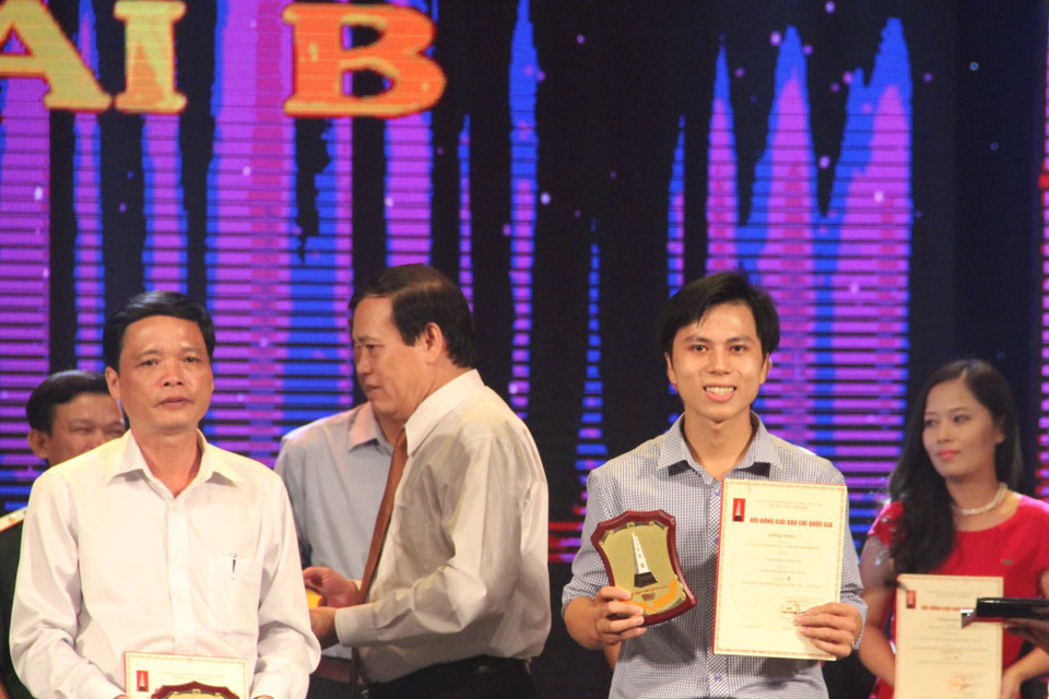 Báo Điện tử VietnamPlus được trao Giải B với tác phẩm “Bất cập trong quản lý, sử dụng đất lâm trường quốc doanh” của nhóm tác giả Võ Mạnh Hùng-Đỗ Mạnh Hùng tại Giải Báo chí Quốc gia lần thứ VIII (năm 2013).