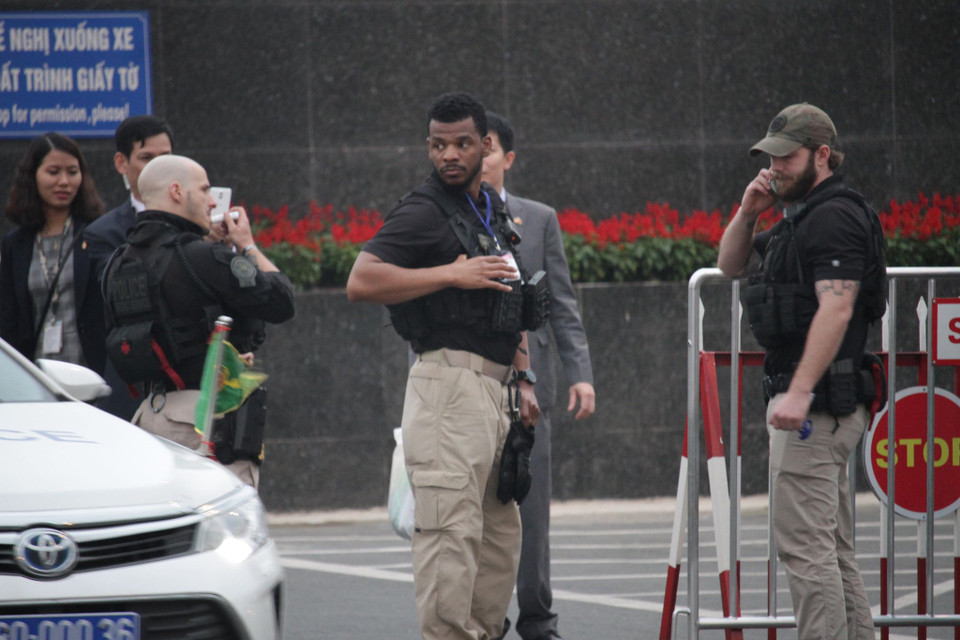 Đặc vụ Mỹ với những trang thiết bị tối tân. (Ảnh: PV/Vietnam+)