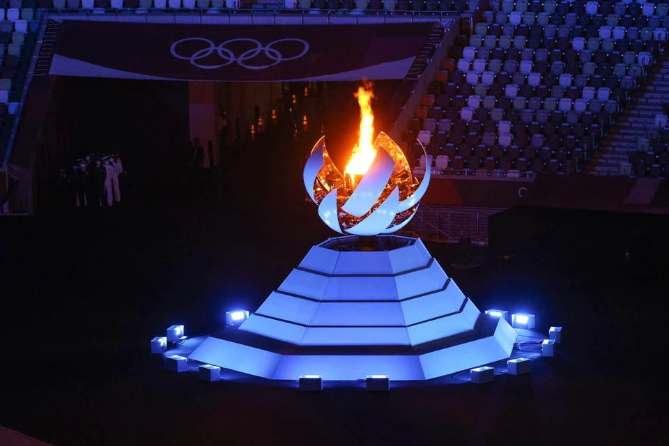 Hình ảnh ngọn đuốc Olympic tại lễ bế mạc Olympic Tokyo 2020 trên sân vận động Olympic ở Tokyo, Nhật Bản ngày 8/8/2021. (Ảnh: AFP/TTXVN)