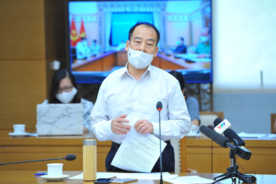PGS-TS Trần Đắc Phu, nguyên Cục trưởng Cục Y tế dự phòng, chuyên gia cao cấp của Ban Chỉ đạo phát biểu tại cuộc họp. (Ảnh: Minh Đức/TTXVN)