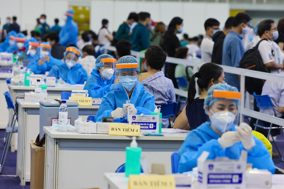 Các bàn tiêm. (Ảnh: Hải An/Vietnam+)