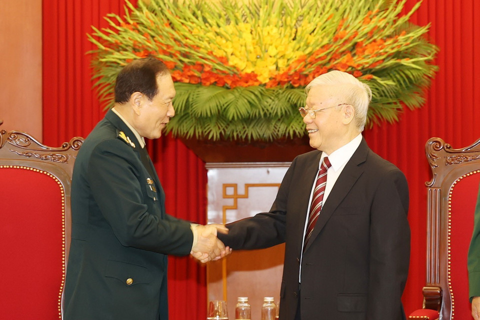 Tổng Bí thư Nguyễn Phú Trọng, Bí thư Quân ủy Trung ương tiếp Thượng tướng Ngụy Phượng Hòa, Ủy viên Quốc vụ, Bộ trưởng Bộ Quốc phòng Trung Quốc. (Ảnh: Trí Dũng/TTXVN)