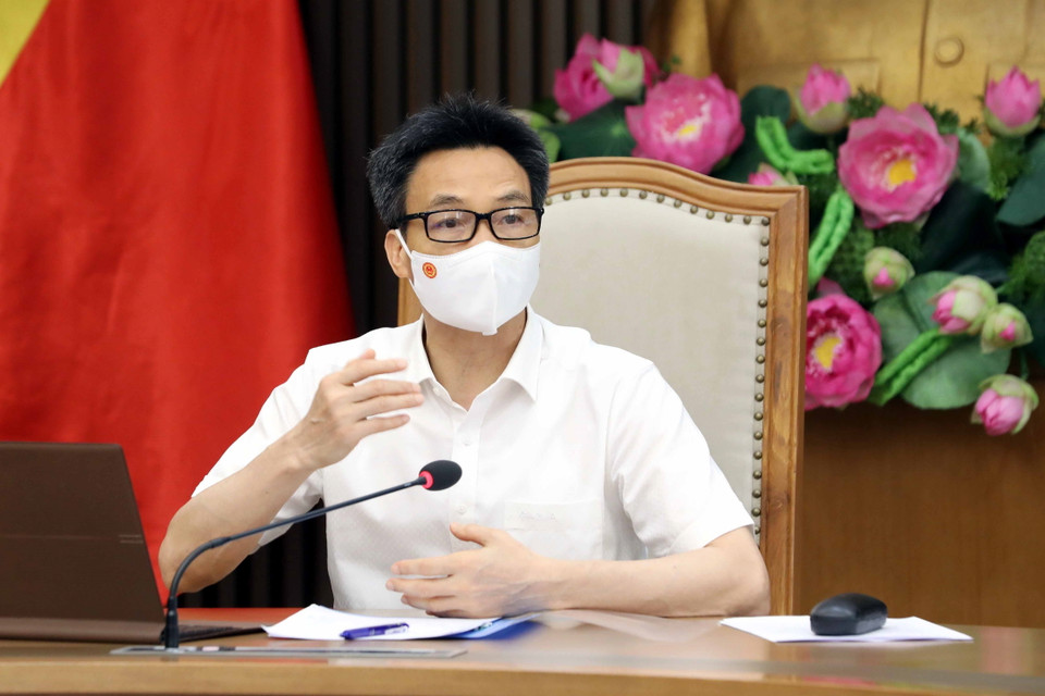 Phó Thủ tướng Chính phủ Vũ Đức Đam, Trưởng Ban Chỉ đạo Quốc gia phòng, chống dịch COVID-19 chủ trì cuộc họp trực tuyến Thường trực Ban Chỉ đạo với lãnh đạo Thành phố Hồ Chí Minh về việc triển khai các biện pháp cấp bách khống chế dịch. (Ảnh: Phạm Kiên/TTXVN)