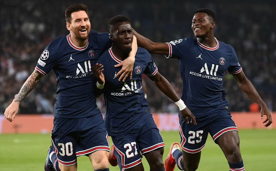 Trước đó, Messi chính là người đã có pha đi bóng để mở ra bàn thắng mở tỷ số của Idrissa Gana Gueye. (Nguồn: Getty Images) 