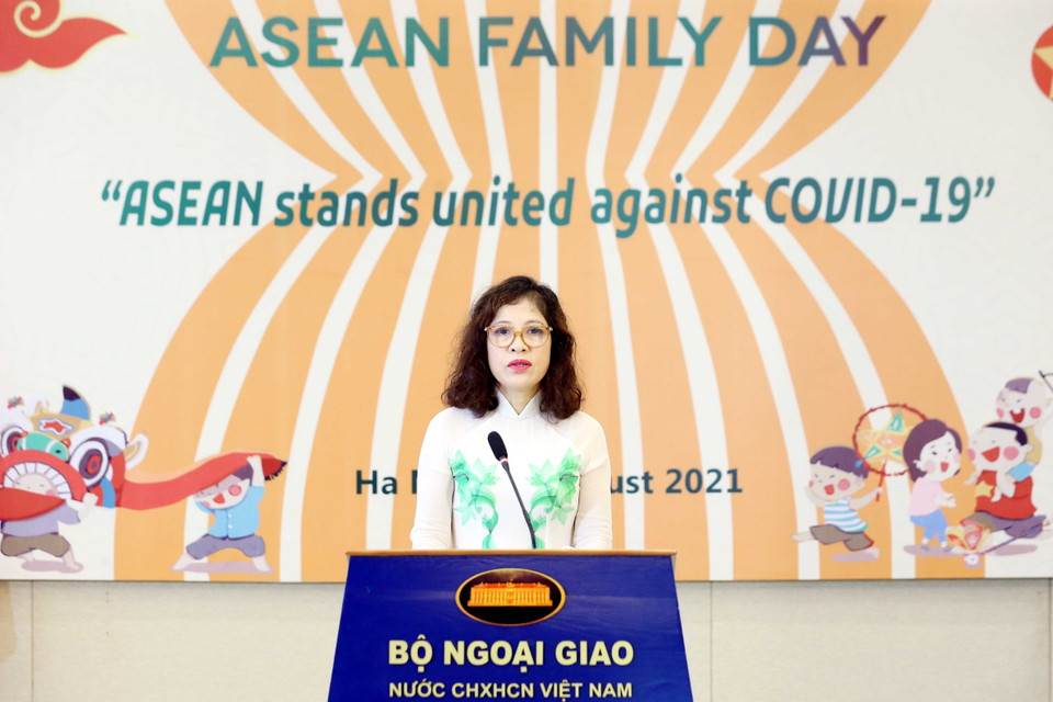 Bà Vũ Thị Bích Ngọc, Chủ tịch danh dự Nhóm Phụ nữ ASEAN tại Hà Nội (AWCH) phát biểu. (Ảnh: Phạm Kiên/TTXVN)