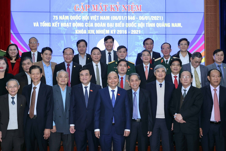 Thủ tướng Nguyễn Xuân Phúc và các đại biểu. (Ảnh: Thống Nhất/TTXVN)