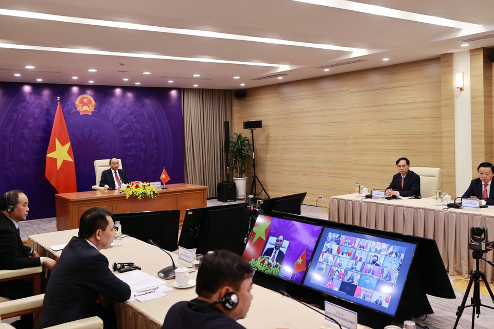 Chủ tịch nước Nguyễn Xuân Phúc và đoàn đại biểu Việt Nam tại điểm cầu Hà Nội. (Ảnh: Thống Nhất/TTXVN)