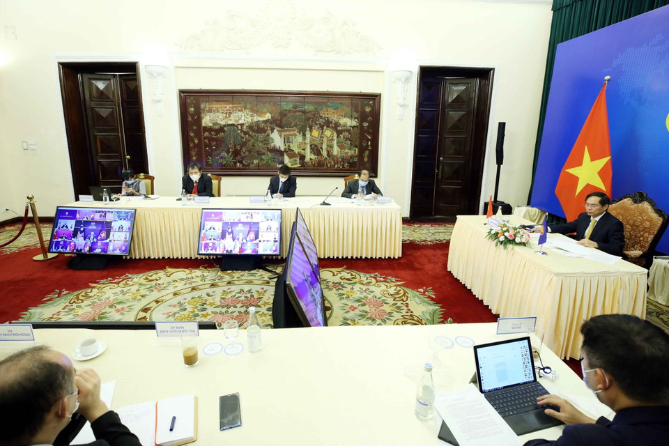 Bộ trưởng Ngoại giao Bùi Thanh Sơn tham dự Hội nghị Bộ trưởng Ngoại giao ASEAN-Australia theo hình thức trực tuyến. (Ảnh: Phạm Kiên/TTXVN)