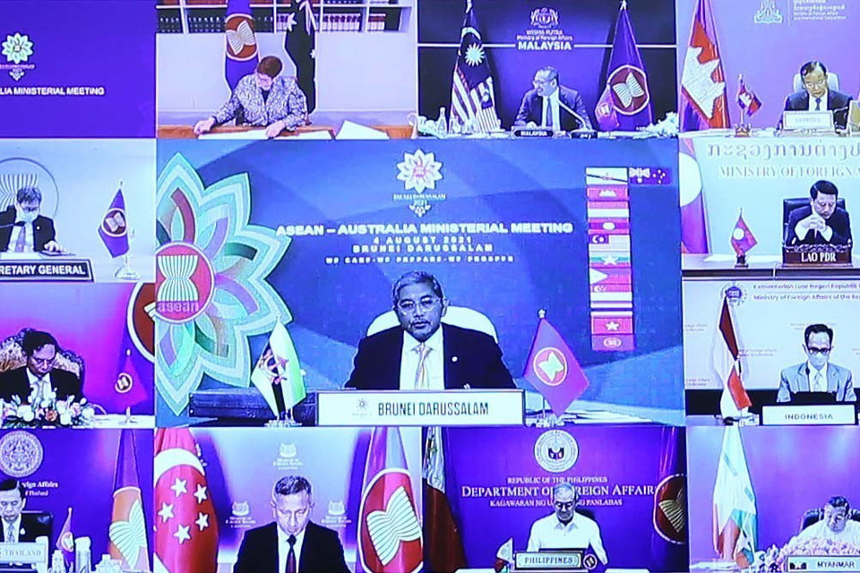 Bộ trưởng Ngoại giao các nước tham dự Hội nghị Bộ trưởng Ngoại giao ASEAN-Australia theo hình thức trực tuyến. (Ảnh: Phạm Kiên/TTXVN)