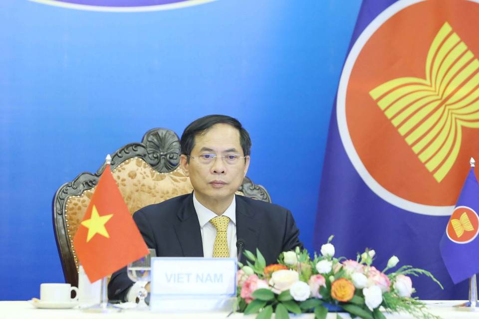 Bộ trưởng Ngoại giao Bùi Thanh Sơn tham dự Hội nghị Bộ trưởng Ngoại giao ASEAN-Australia theo hình thức trực tuyến. (Ảnh: Phạm Kiên/TTXVN)