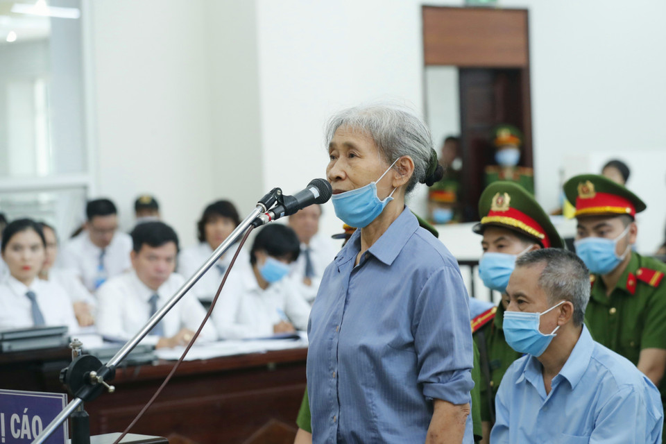 Bị cáo Nguyễn Thị Bét khai báo trước Hội đồng xét xử. (Ảnh: Doãn Tấn/TTXVN)