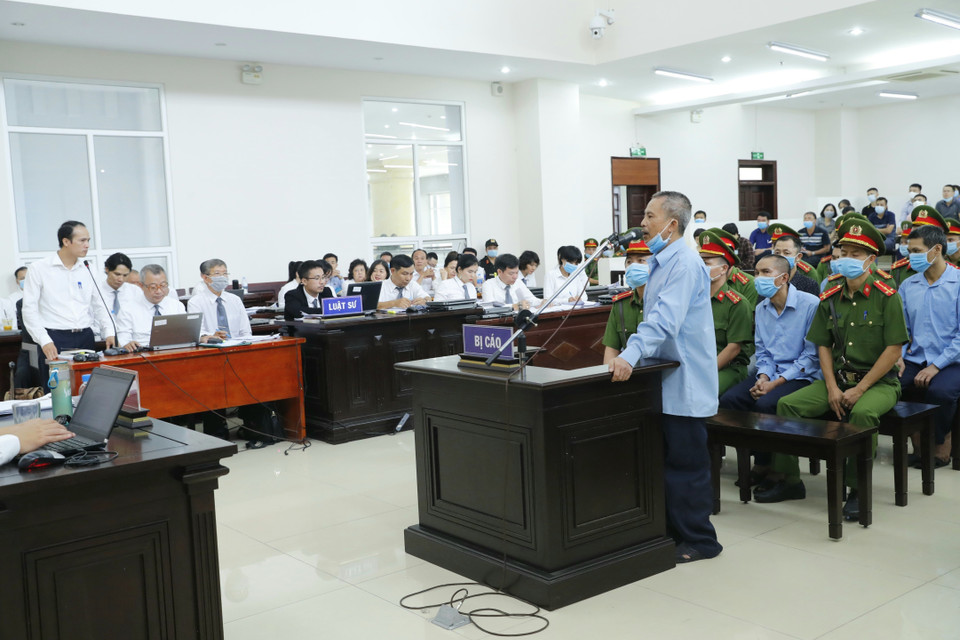 Bị cáo Lê Đình Công khai báo trước Hội đồng xét xử. (Ảnh: Doãn Tấn/TTXVN)