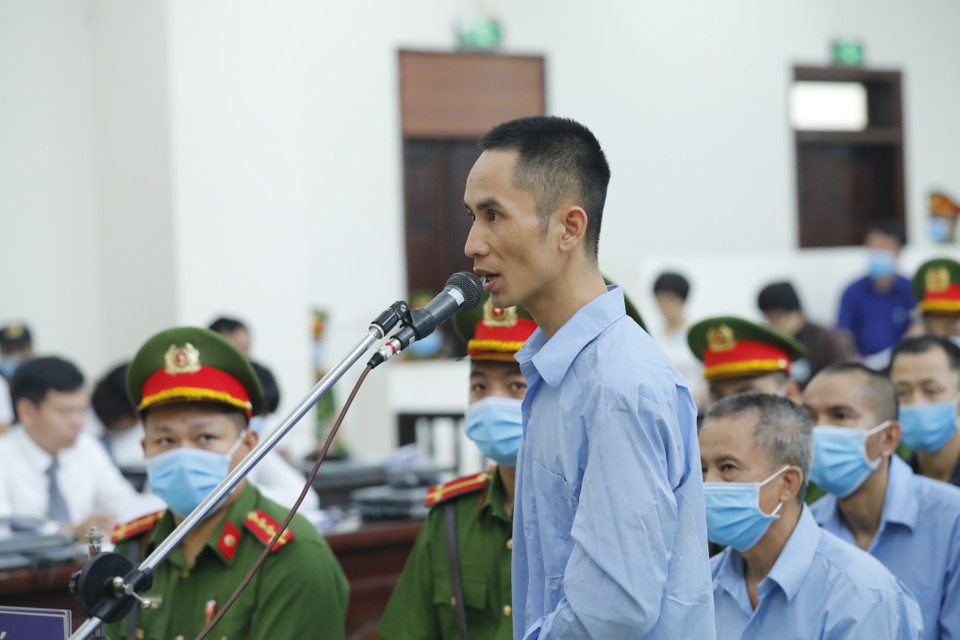 Bị cáo Lê Đình Doanh khai báo trước Hội đồng xét xử. (Ảnh: Doãn Tấn/TTXVN)