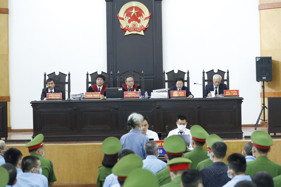 Hội đồng xét xử vụ án. (Ảnh: Doãn Tấn/TTXVN)