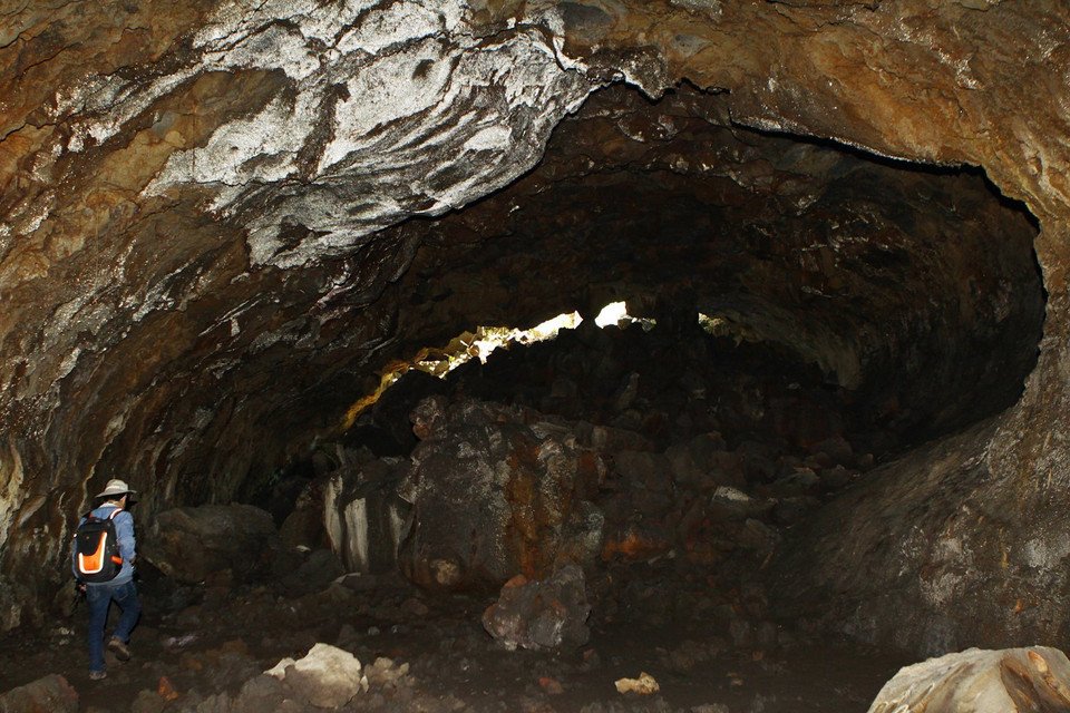 Hệ thống hang động núi lửa từ miệng núi lửa Chư B’Luk chạy dọc theo sông Sêrêpôk đến khu vực thác Dray Sáp(Đắk Nông). (Ảnh: Dương Giang/TTXVN)