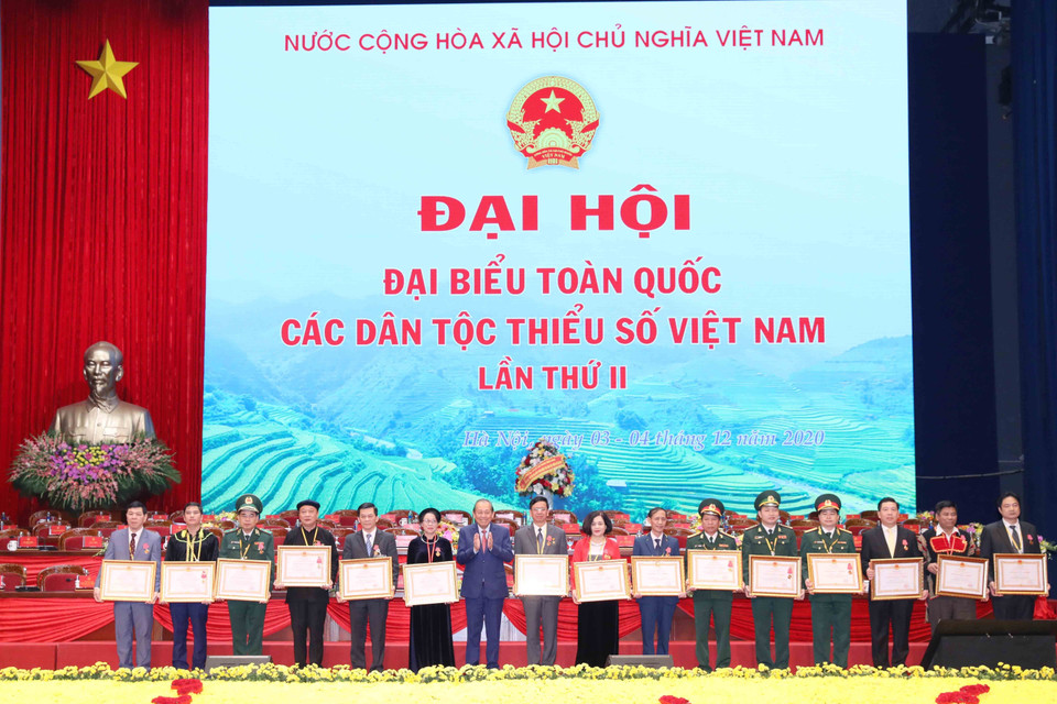 Tập thể, cá nhân nhận Huân chương Lao động Hạng Nhất, Nhì, Ba. (Ảnh: Phương Hoa/TTXVN)