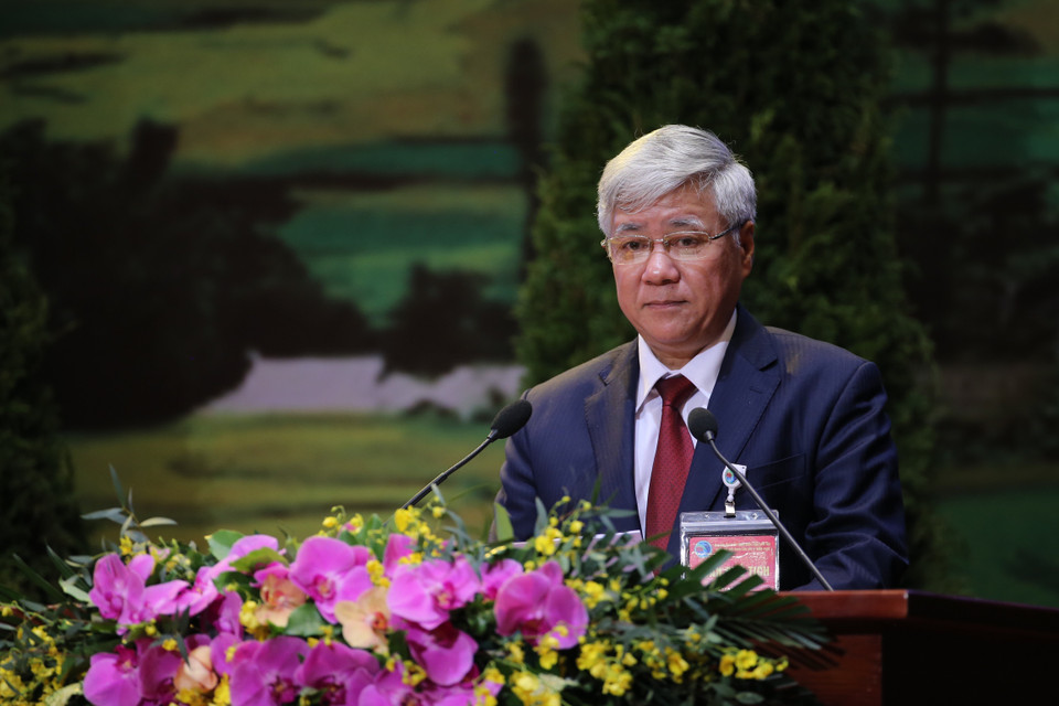 Bộ trưởng, Chủ nhiệm Ủy ban Dân tộc Đỗ Văn Chiến trình bày Quyết tâm thư của Đại hội. (Ảnh: Dương Giang/TTXVN)