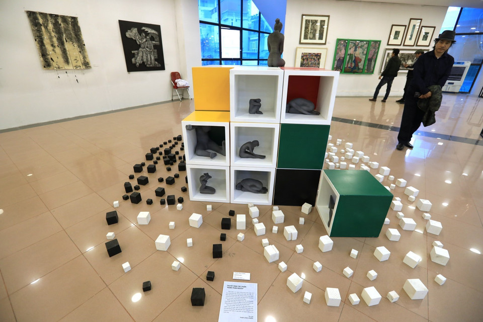 Một tác phẩm trưng bày tại triển lãm. (Ảnh: Thành Đạt/TTXVN)