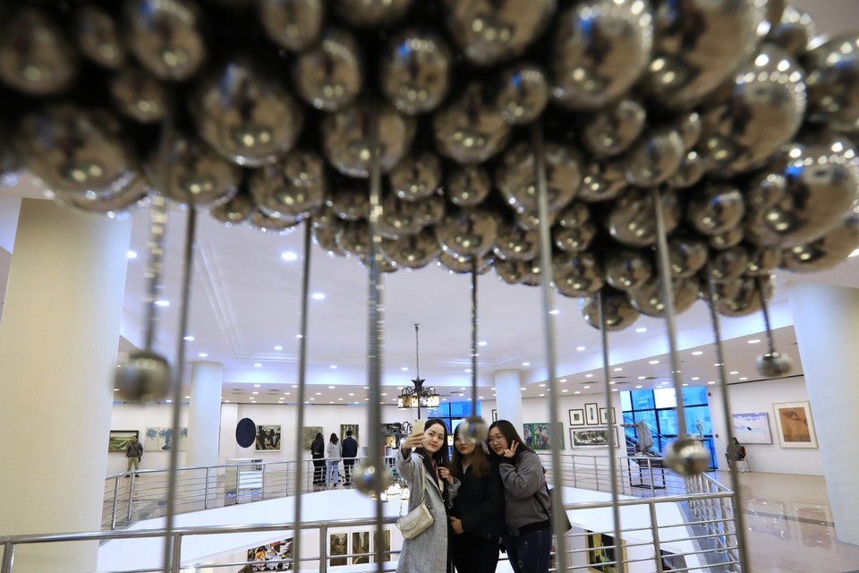 Một tác phẩm trưng bày tại triển lãm. (Ảnh: Thành Đạt/TTXVN)