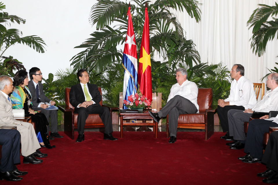 Trong chuyến thăm chính thức Cuba, ngày 26/3/2014, tại Cung Cách mạng ở Thủ đô La Habana, Thủ tướng Nguyễn Tấn Dũng làm việc với đồng chí Miguel Díaz-Canel Bermúdez, Phó Chủ tịch thứ nhất Hội đồng Nhà nước và Hội đồng Bộ trưởng Cuba. (Ảnh: Đức Tám/TTXVN)