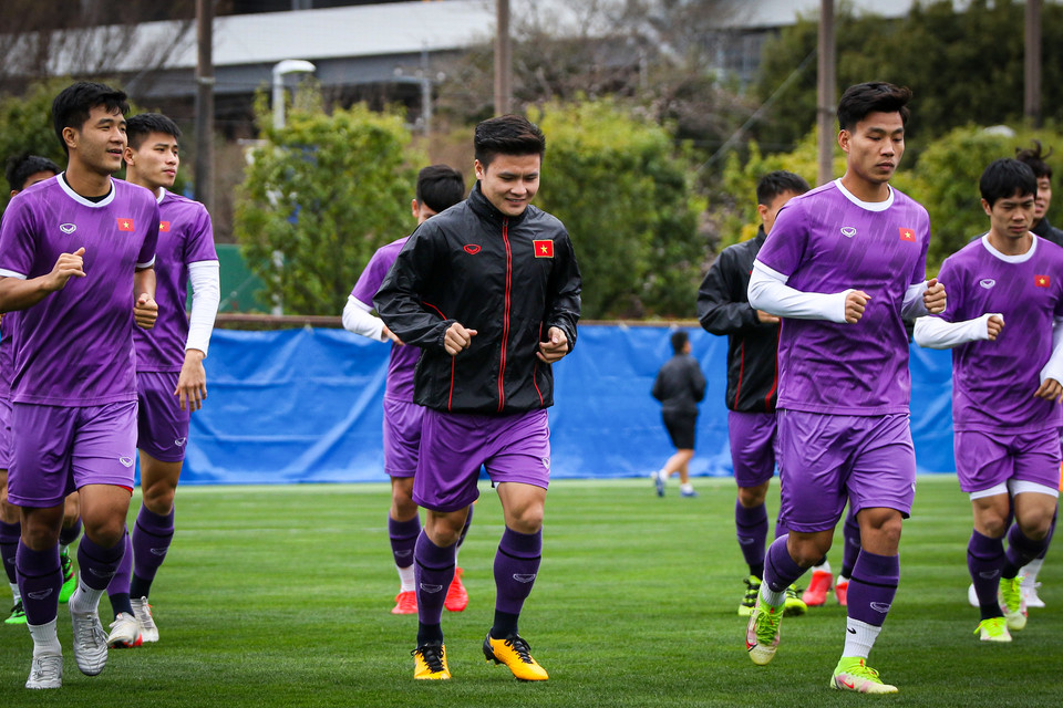Đội tuyển Việt Nam không chỉ gặp khó khăn về nhân sự mà còn đang đối mặt thử thách từ thời tiết trong quá trình tập luyện tại Nhật Bản nhằm chuẩn bị cho trận đấu với đội chủ nhà vào ngày mai (29/3). (Ảnh: VFF)