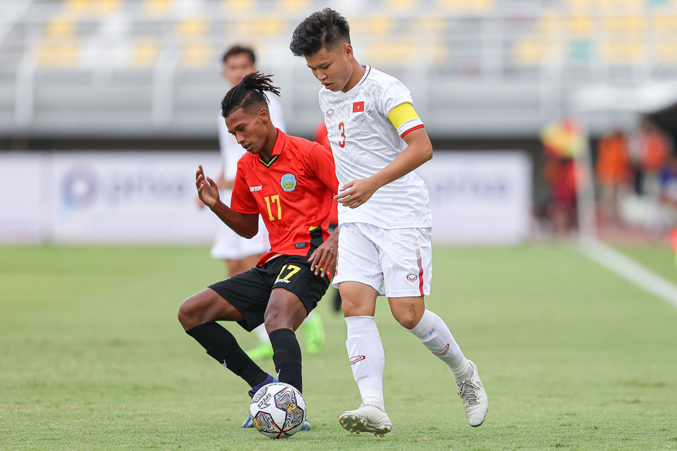 Dù có đến 5 sự thay đổi so với trận đấu gần nhất, song U20 Việt Nam vẫn dễ dàng kiểm soát thế trận và chơi vượt trội đối thủ. (Ảnh: VFF)