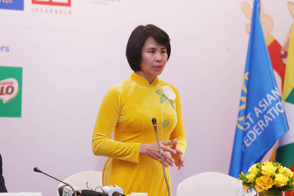 Chiều ngày 18/3, Ban tổ chức làm việc với riêng từng đoàn thể thao để khẳng định về các vấn đề liên quan. Trong ảnh, Phó Tổng cục trưởng Tổng cục Thể dục Thể thao, bà Lê Thị Hoàng Yến trao đổi thông tin với các đơn vị báo chí. 