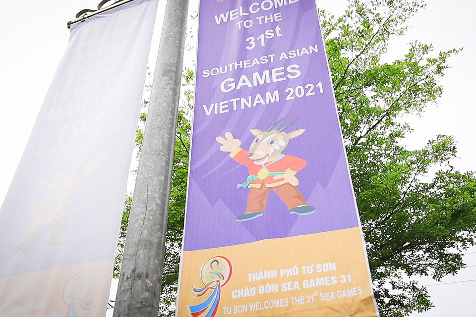 Còn lại, môn quần vợt được tổ chức tại Cụm sân quần vợt thuộc khu đô thị - dịch vụ công nghiệp Hanaka tại thành phố Từ Sơn. Tại đây, cụm sân thi đấu có mái che và 6 sân quần vợt ngoài trời hiện nay đã sắp hoàn thành để sẵn sàng tổ chức giải chính thức. (Ảnh: PV/Vietnam+)