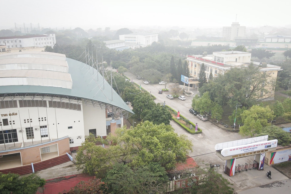 Trường đại học hiện có 2 nhà thi đấu, trong đó một nơi tổ chức môn thi đấu chính thức SEA Games 31, trong khi nơi còn lại phục vụ các vận động viên tập luyện. (Ảnh: PV/Vietnam+)
