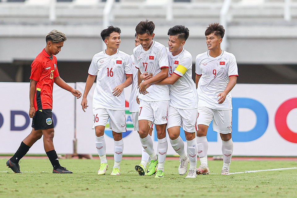 Sớm dẫn trước, U20 Việt Nam chơi thong dong trong hiệp hai và ghi thêm 2 bàn thắng nữa để ấn định tỷ số 4-0 nhờ công của Nguyễn Xuân Bắc và Khuất Văn Khang. (Ảnh: VFF)