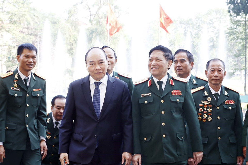 Chủ tịch nước với các cựu chiến binh Sư đoàn 341. (Ảnh: Thống Nhất/TTXVN)