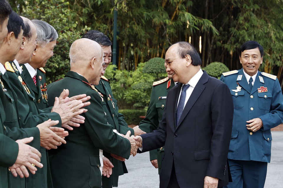 Chủ tịch nước với các cựu chiến binh Sư đoàn 341. (Ảnh: Thống Nhất/TTXVN)