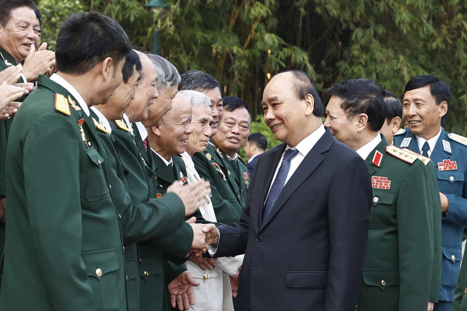 Chủ tịch nước với các cựu chiến binh Sư đoàn 341. (Ảnh: Thống Nhất/TTXVN)