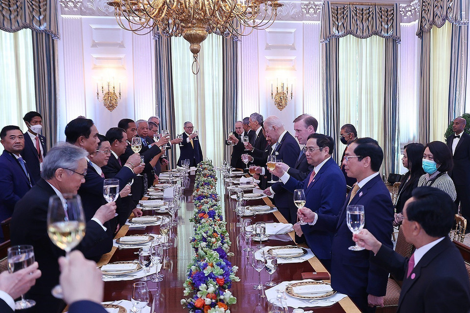 Thủ tướng Phạm Minh Chính và các lãnh đạo ASEAN dự chiêu đãi của Tổng thống Hợp chúng quốc Hoa Kỳ Joseph Robinette Biden Jr. (Ảnh: Dương Giang/TTXVN)