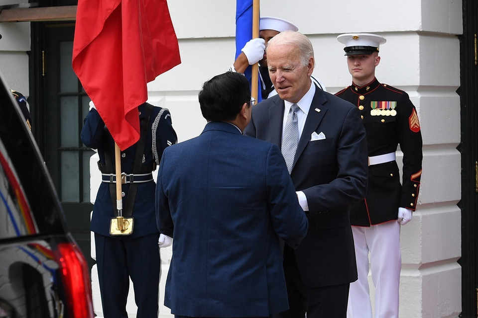 Tổng thống Hoa Kỳ Joseph Robinette Biden Jr. đón Thủ tướng Phạm Minh Chính. (Ảnh: Dương Giang/TTXVN)