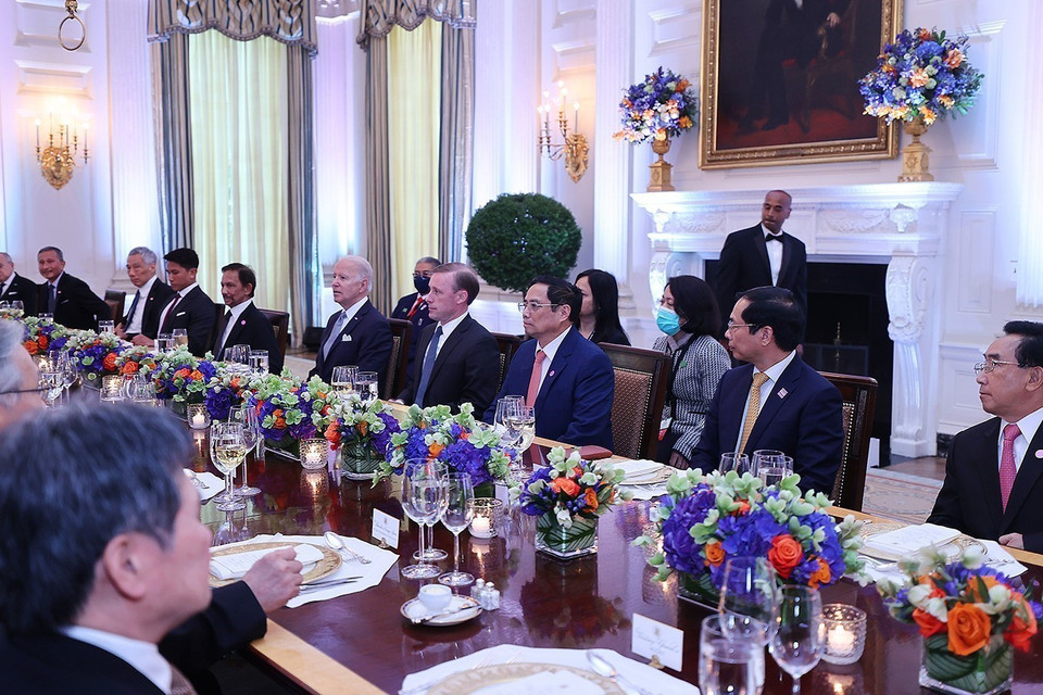 Thủ tướng Phạm Minh Chính và các lãnh đạo ASEAN dự chiêu đãi của Tổng thống Hợp chúng quốc Hoa Kỳ Joseph Robinette Biden Jr. (Ảnh: Dương Giang/TTXVN)