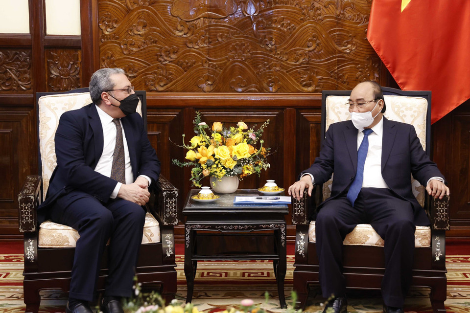 Chủ tịch nước Nguyễn Xuân Phúc tiếp Đại sứ Ai Cập Mahmoud Hassan Nayel chào từ biệt kết thúc nhiệm kỳ công tác tại Việt Nam. (Ảnh: Thống Nhất/TTXVN)