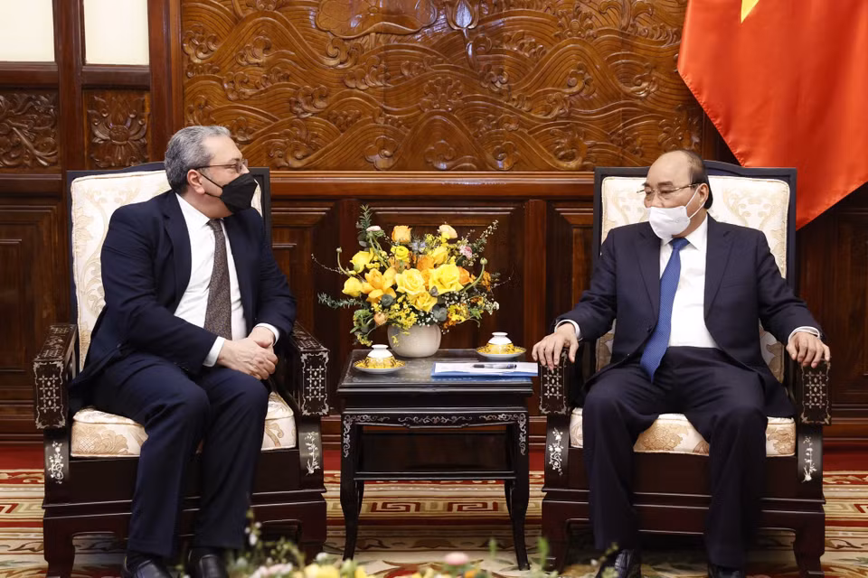 Chủ tịch nước Nguyễn Xuân Phúc tiếp Đại sứ Ai Cập Mahmoud Hassan Nayel chào từ biệt kết thúc nhiệm kỳ công tác tại Việt Nam. (Ảnh: Thống Nhất/TTXVN)
