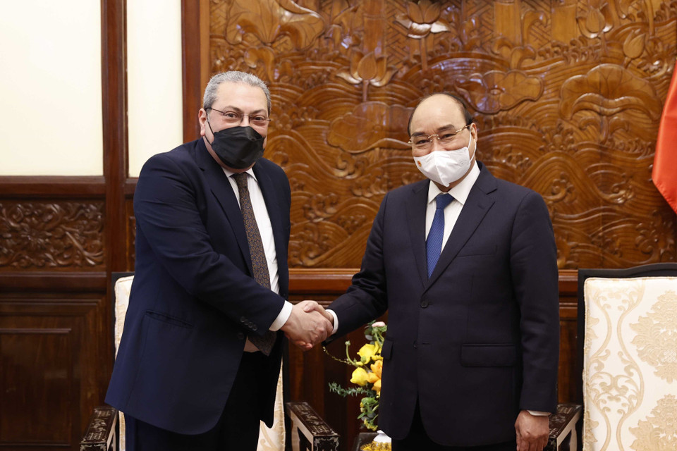 Chủ tịch nước Nguyễn Xuân Phúc tiếp Đại sứ Ai Cập Mahmoud Hassan Nayel chào từ biệt kết thúc nhiệm kỳ công tác tại Việt Nam. (Ảnh: Thống Nhất/TTXVN)