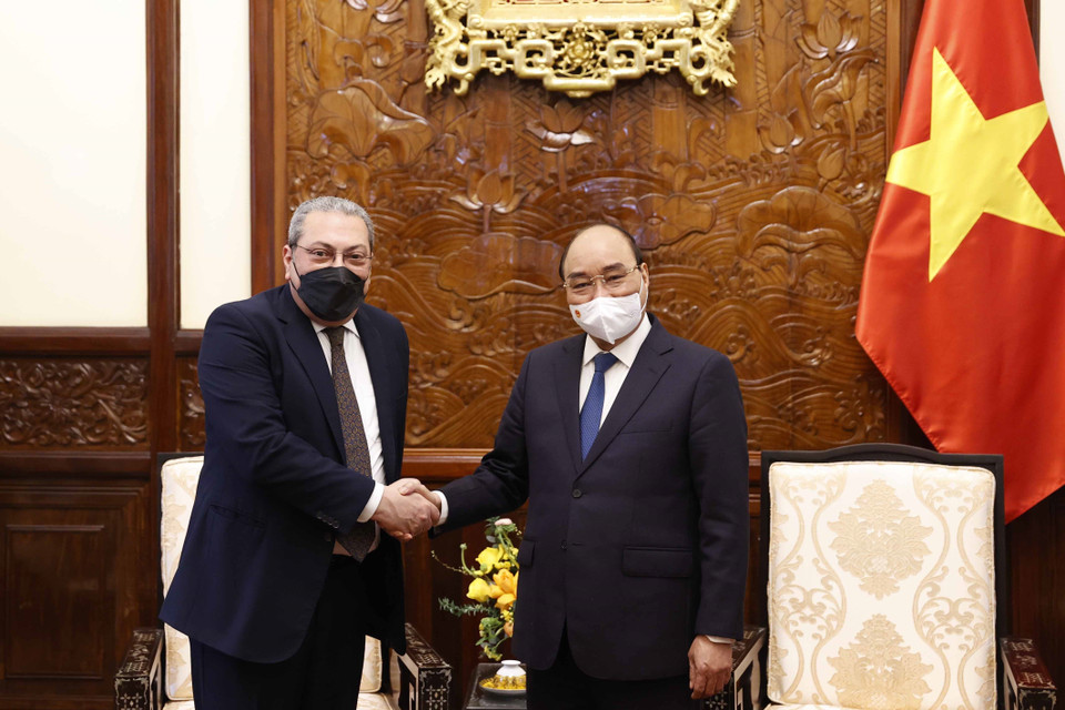 Chủ tịch nước Nguyễn Xuân Phúc tiếp Đại sứ Ai Cập Mahmoud Hassan Nayel chào từ biệt kết thúc nhiệm kỳ công tác tại Việt Nam. (Ảnh: Thống Nhất/TTXVN)