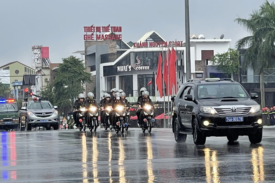 Công an tỉnh Quảng Trị diễu hành trên các tuyến đường tại thành phố Đông Hà. (Ảnh: Thanh Thủy/TTXVN)