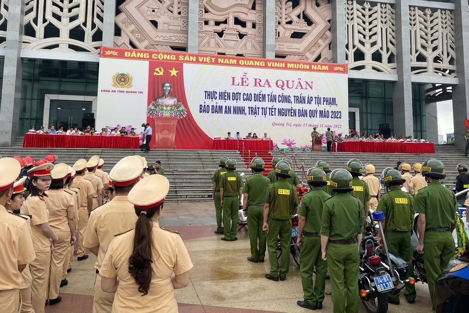 Công an tỉnh Quảng Trị tổ chức lễ ra quân cao điểm trấn áp tội phạm. (Ảnh: Thanh Thủy/TTXVN)