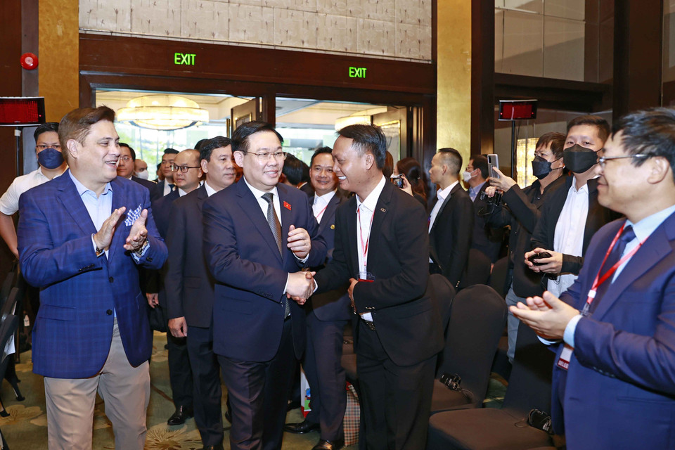 Chủ tịch Quốc hội Vương Đình Huệ đến dự Diễn đàn thương mại đầu tư Việt Nam-Philippines. (Ảnh: Doãn Tấn/TTXVN)