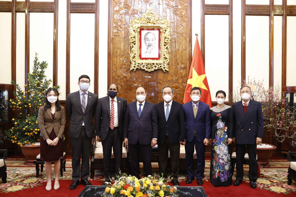 Chủ tịch nước Nguyễn Xuân Phúc tiếp Đại sứ Singapore Jaya Ratnam. (Ảnh: Thống Nhất/TTXVN)