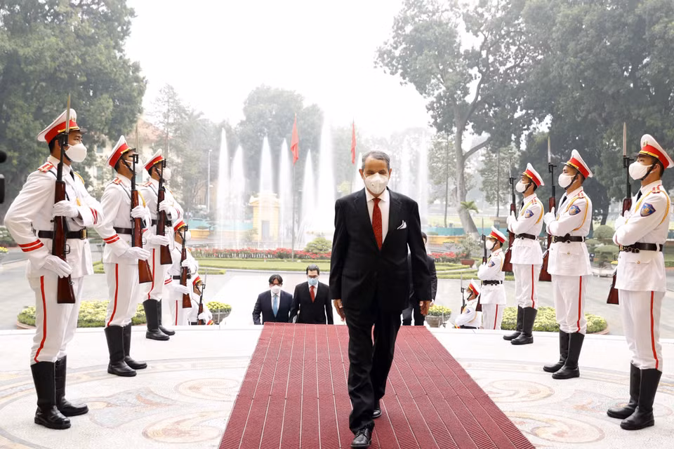 Chủ tịch nước Nguyễn Xuân Phúc nhận Quốc thư của Đại sứ Mexico Alejandro Negrin Munoz . (Ảnh: Thống Nhất/TTXVN)